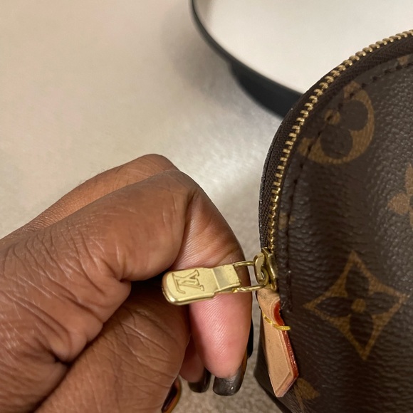 Louis Vuitton Cosmetic Pouch - Picture 3 of 5